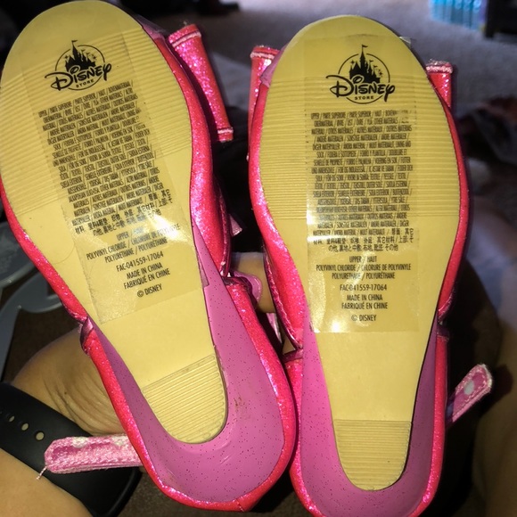 Brand new Disney Minnie Mouse shoes - Picture 2 of 3